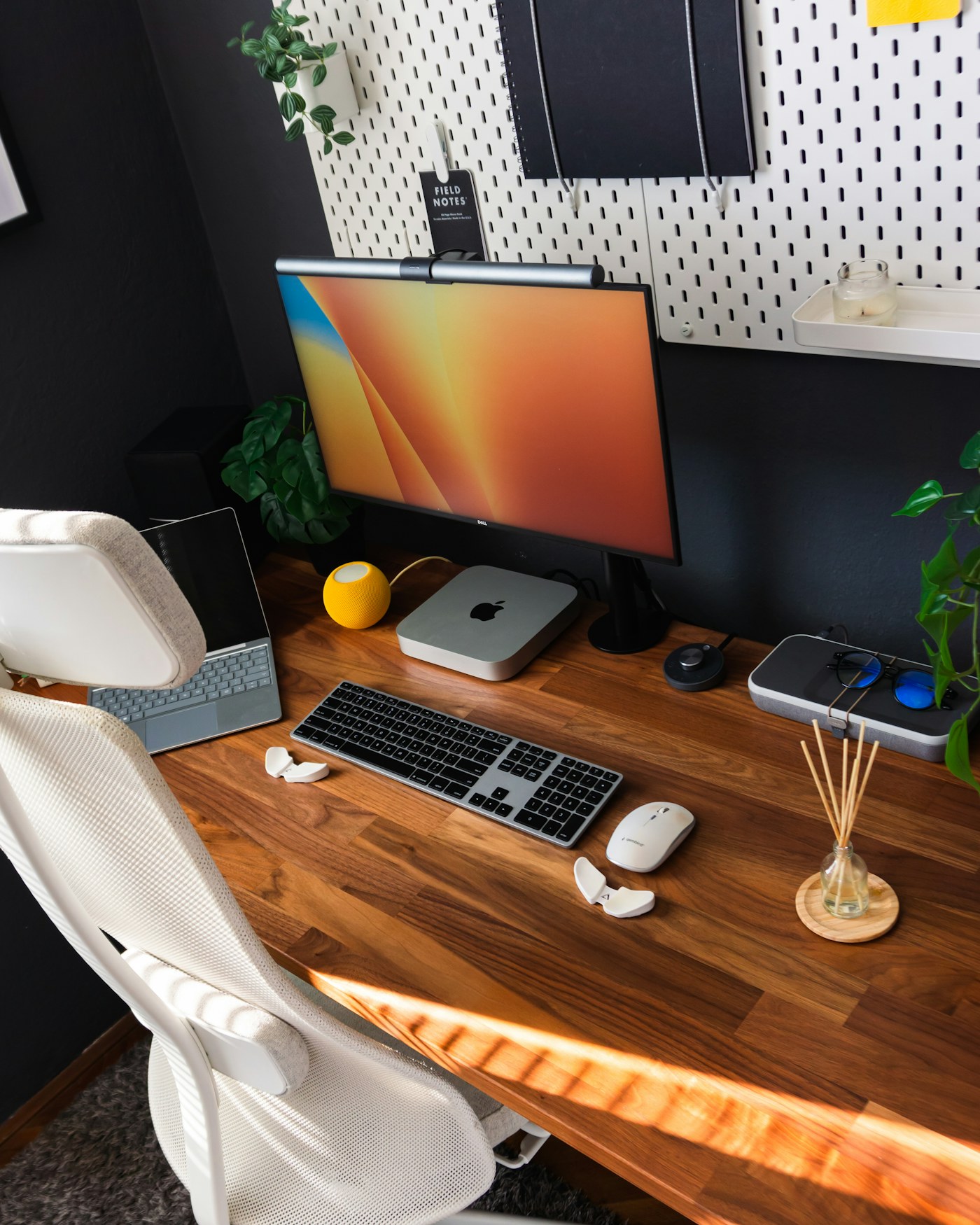 Mac mini in a practical widescreen home-office setup